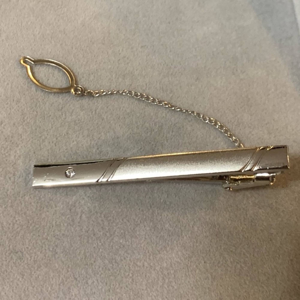 Silver Tie Bar with Design